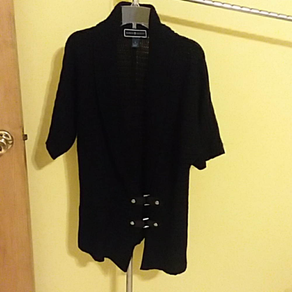 Mid sleeve buckle sweater